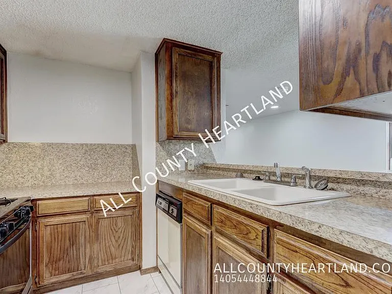 2121 Meench Dr — Photo 8