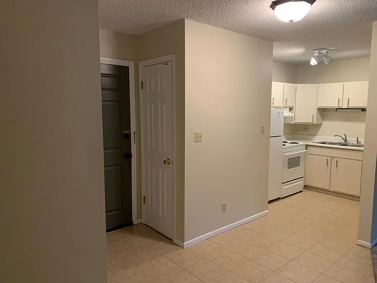 229 N Hancock Ave — Photo 9