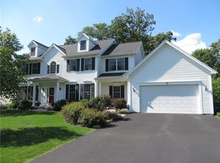 8 Seton Ct, Penfield, NY 14526