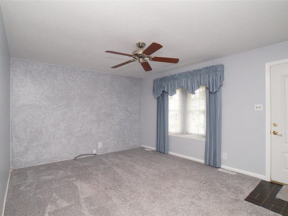 3rd image of 11922 Holly Brook Dr