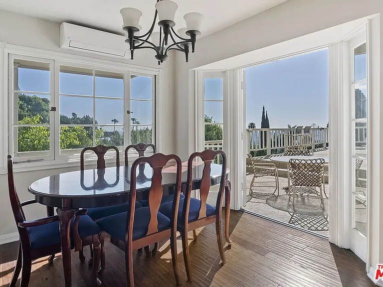 1478 Sunset Plaza Dr — Photo 9