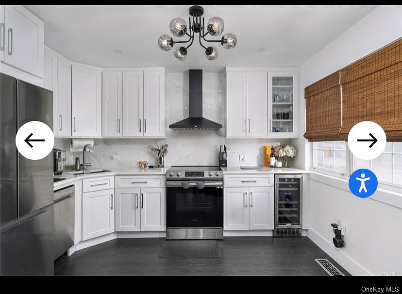 1st image of 40 Canoe Place #3