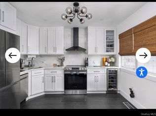 40 Canoe Place #3, Hampton Bays, NY 11946