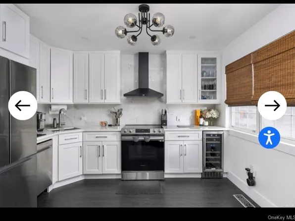 40 Canoe Place #3, Hampton Bays, NY 11946