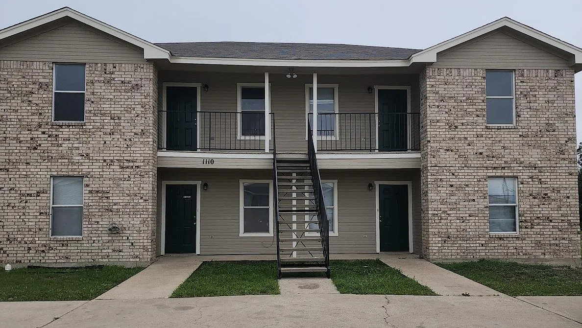 2 bed, 895 sqft, $950 — Photo 1