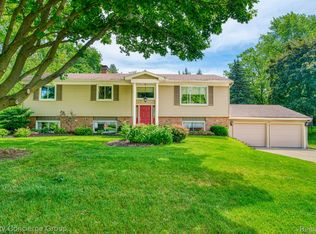 74 Endicott Dr, Howell, MI 48843