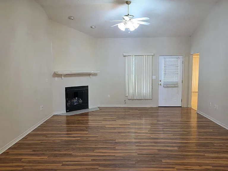 4608 Scarlet Dr E — Photo 11
