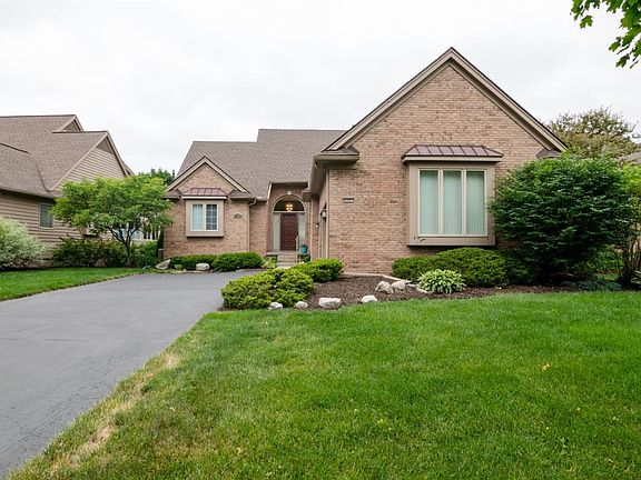 3rd image of 4682 Sawgrass Dr E #10