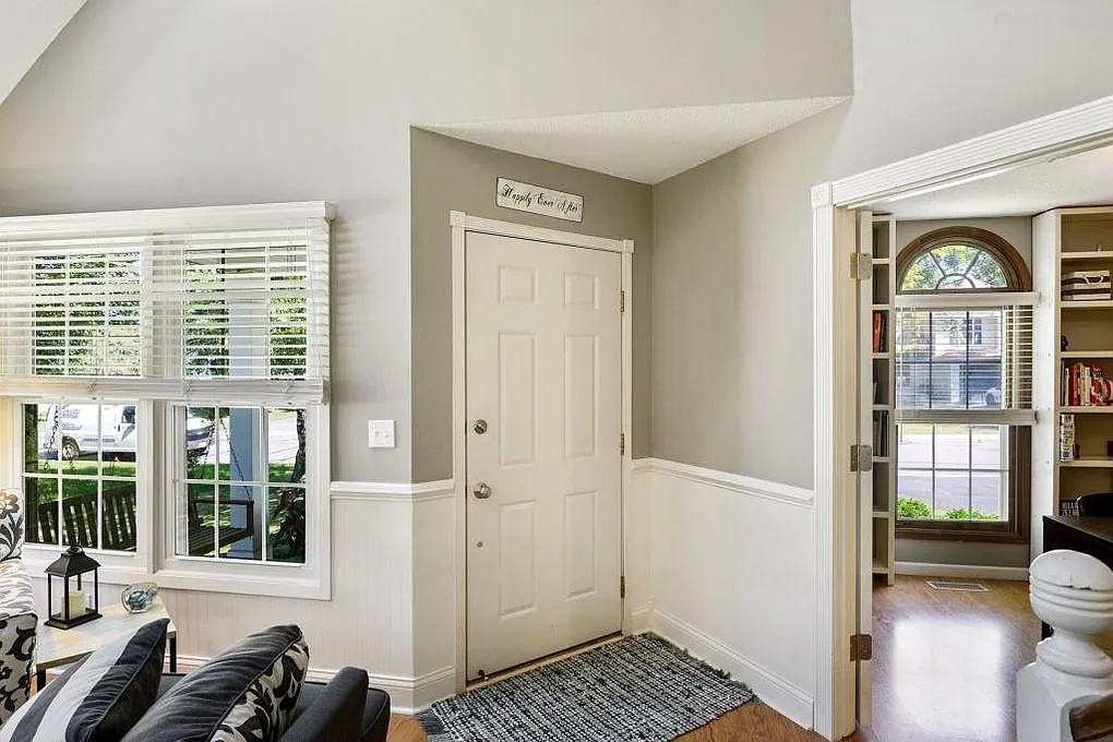 8816 Knollwood Dr — Photo 1