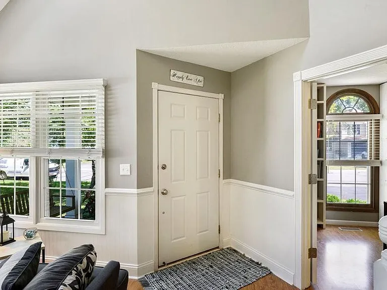 8816 Knollwood Dr — Photo 1