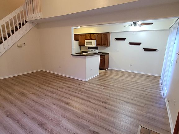 5th image of 1121 N Knollwood Dr