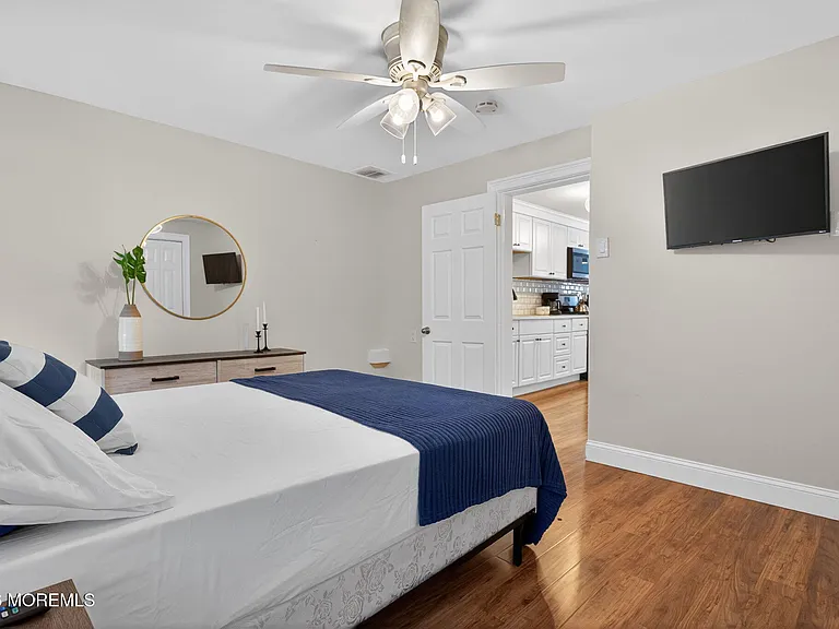 32 Franklin Ave — Photo 28