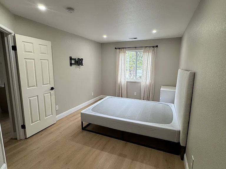 100 Chalet Woods Cir — Photo 7