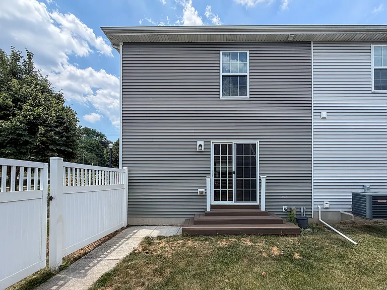 900 Cadwell Ln — Photo 33