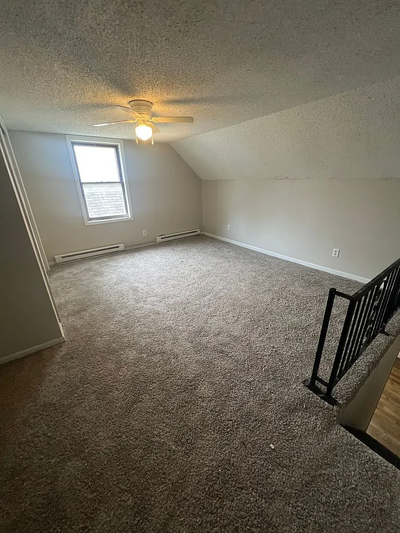 1200 E Laurel — Photo 3