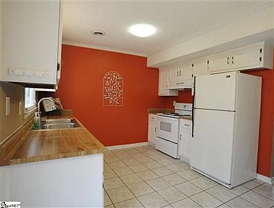 3rd image of 707 Summer Woods Dr