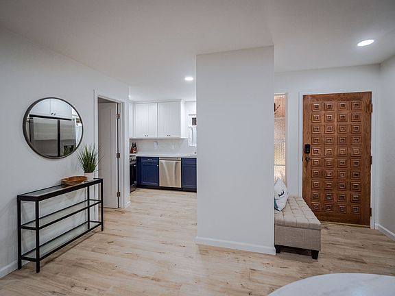 5th image of 2600 Torrey Pines Rd APT A12