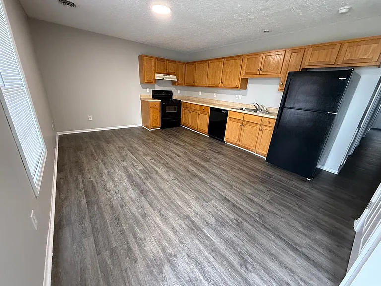 413 Fairview Ave — Photo 3