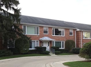 1505 Plymouth Pl APT 2W, Glenview, IL 60025