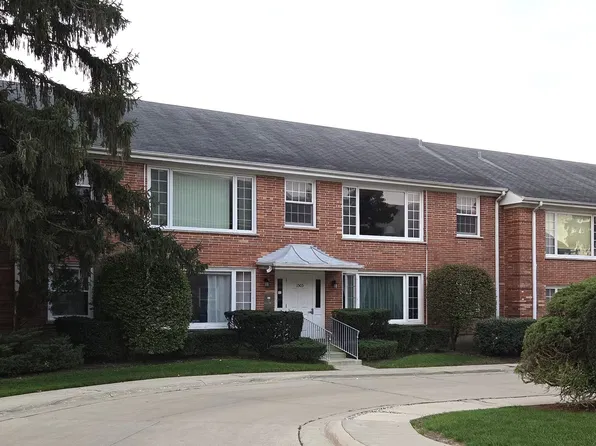 1505 Plymouth Pl APT 2W, Glenview, IL 60025