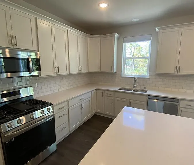 3907 18th Pl — Photo 2