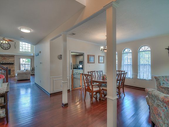 4th image of 6919 La Lucena Ave NE