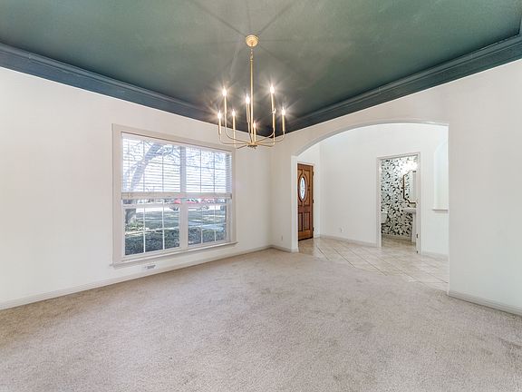 4th image of 210 English Oaks Cir