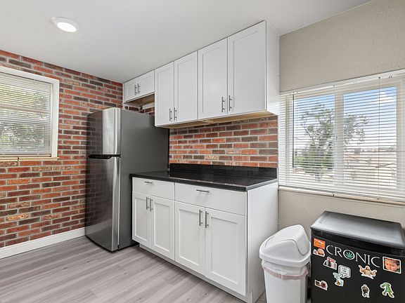 5th image of 905 16th St #1/2