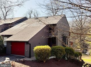 40 Fishhook Ln, Hedgesville, WV 25427