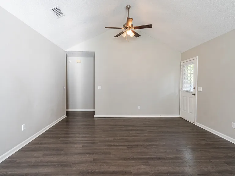 42 Jessica Ct — Photo 4