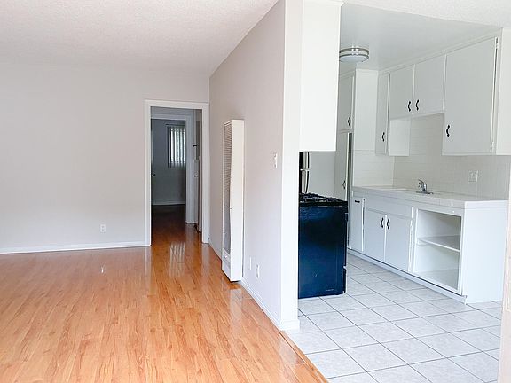 3rd image of 2360 Portland St APT 7