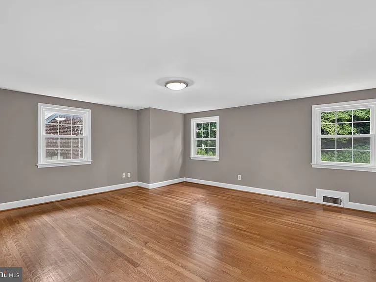 7215 Rollingwood Dr — Photo 20