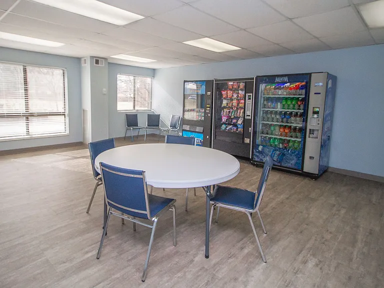 Oxford Park Towers of Berkley Senior Community — Photo 16