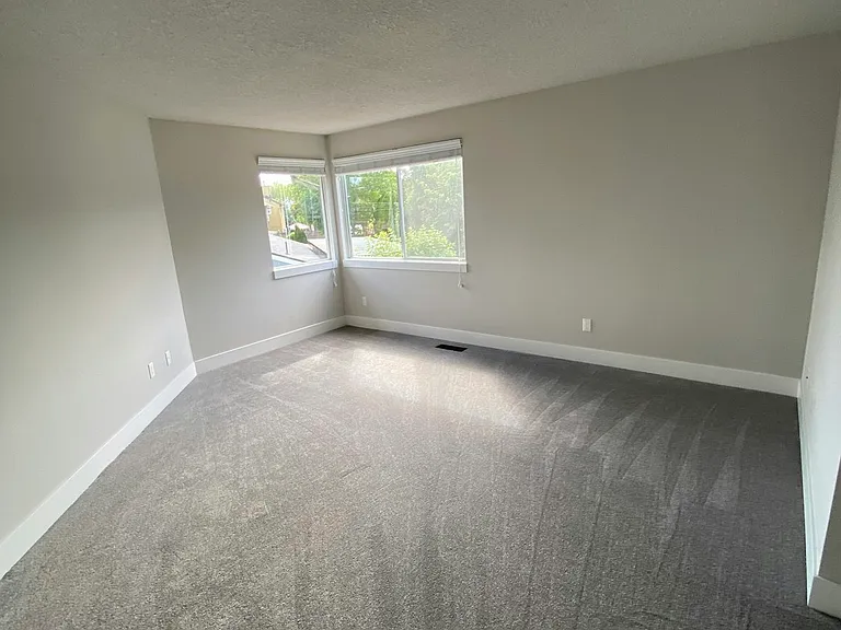 5835 NW Landing Dr — Photo 4
