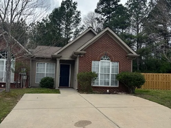 557 Cahaba Manor Dr, Pelham, AL 35124