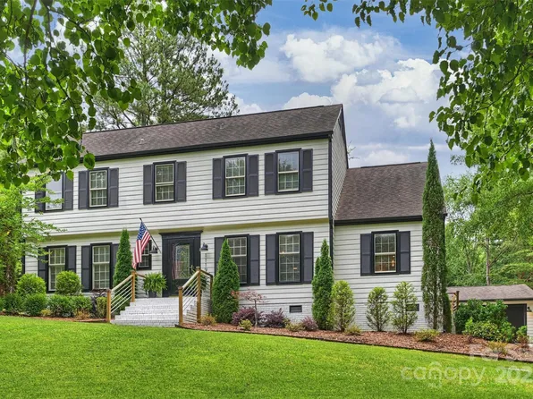 1119 Thornsby Ln, Matthews, NC 28105