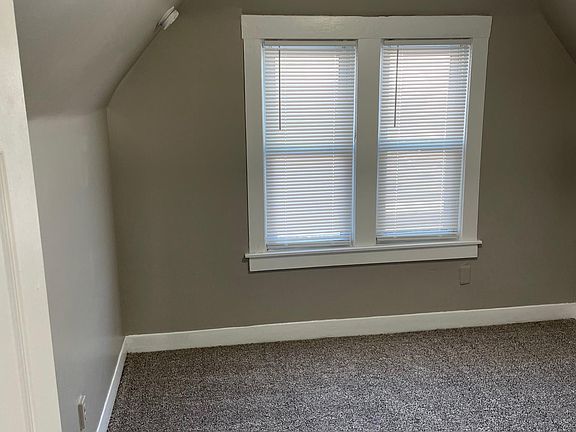 5th image of 23035 Hazelwood Ave