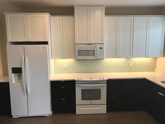 Fully equipped kitchen.