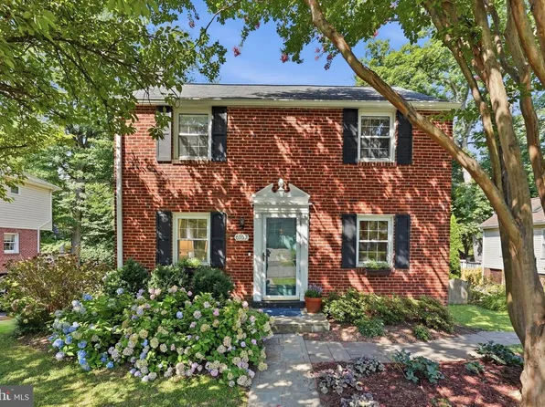 6107 Brook Dr, Falls Church, VA 22044