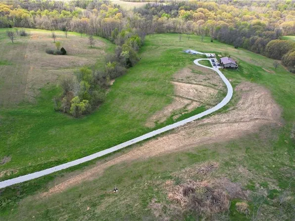 16826 Private Drive 3733 Dr, Saint Joseph, MO 64505