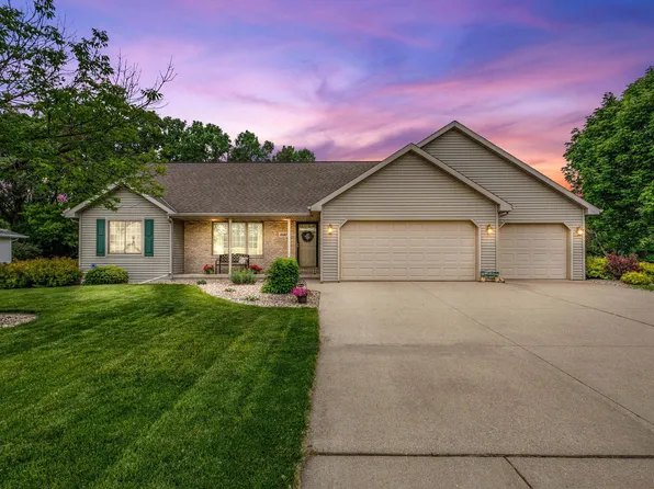 1680 Elk Trail Dr, Neenah, WI 54956