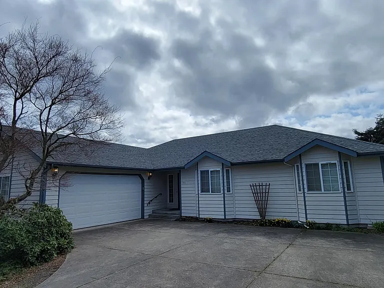 941 E Alder St — Photo 14