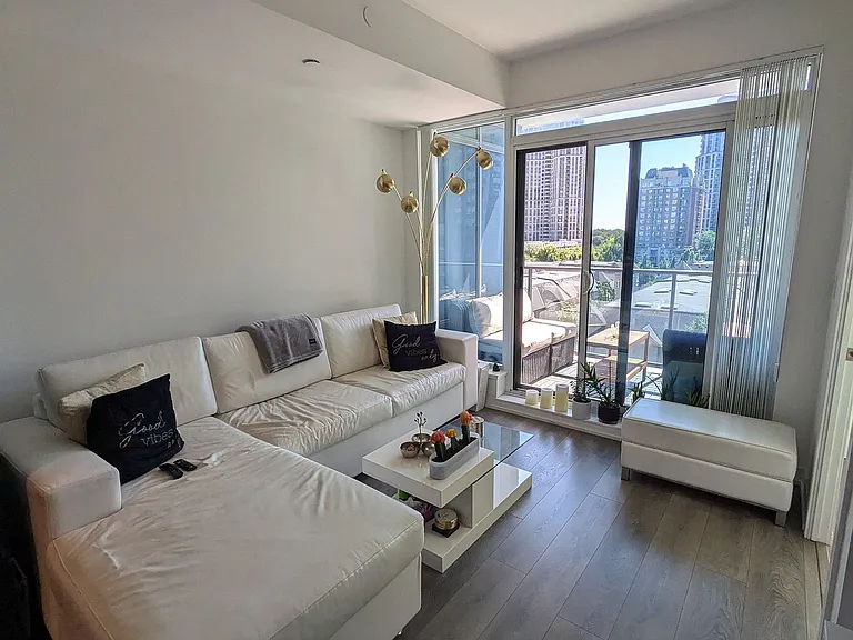 28 Avondale Ave #706 — Photo 3