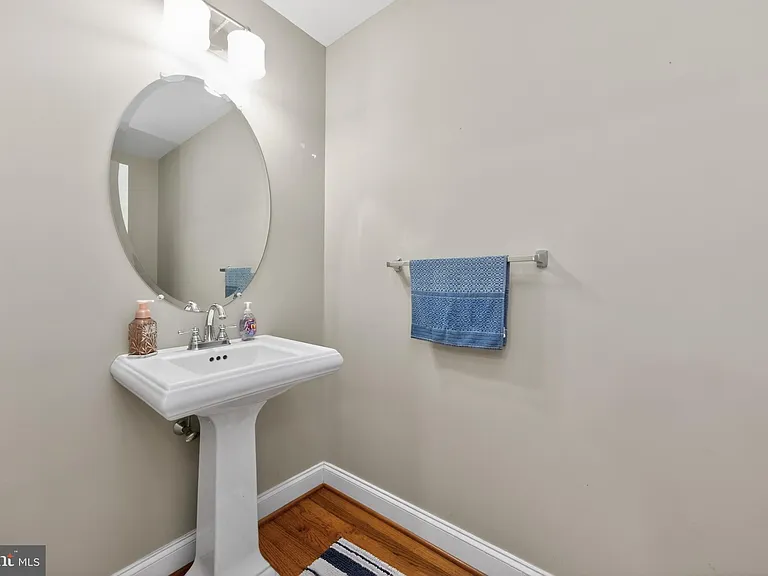 121 Shilling Ave — Photo 21