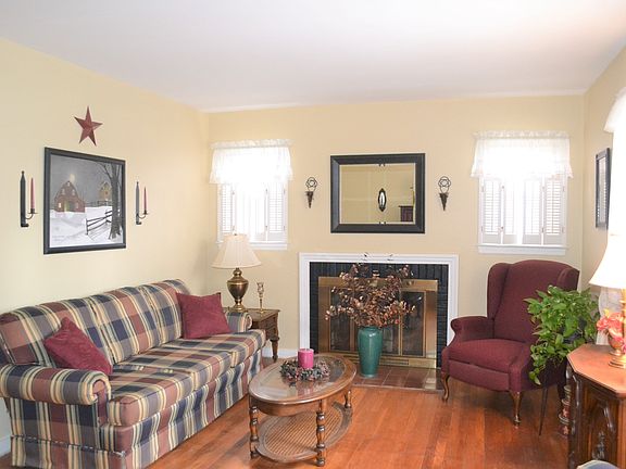 3rd image of 78 Sunset Dr