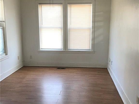 2nd image of 3210 Llewellyn Ave APT A