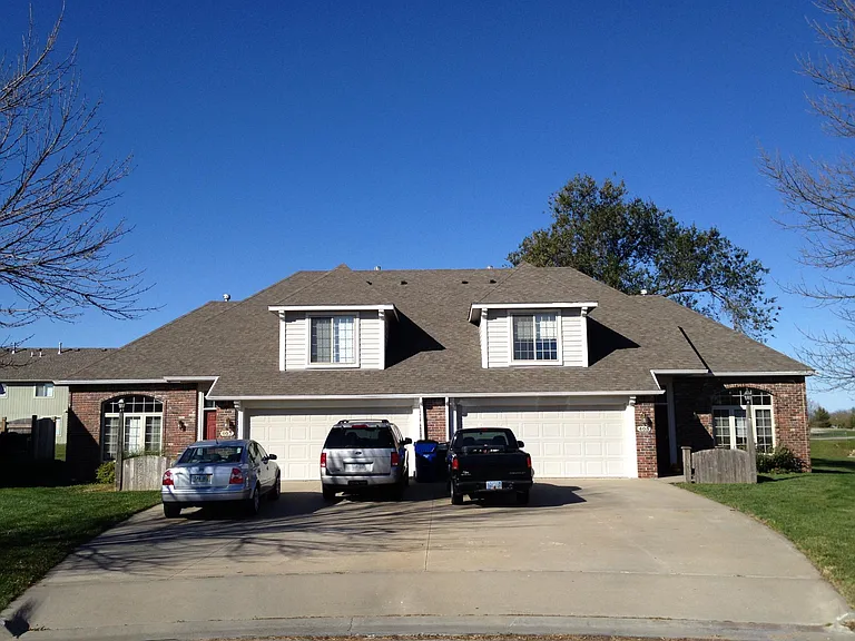 405-407 Tara Ct — Photo 1