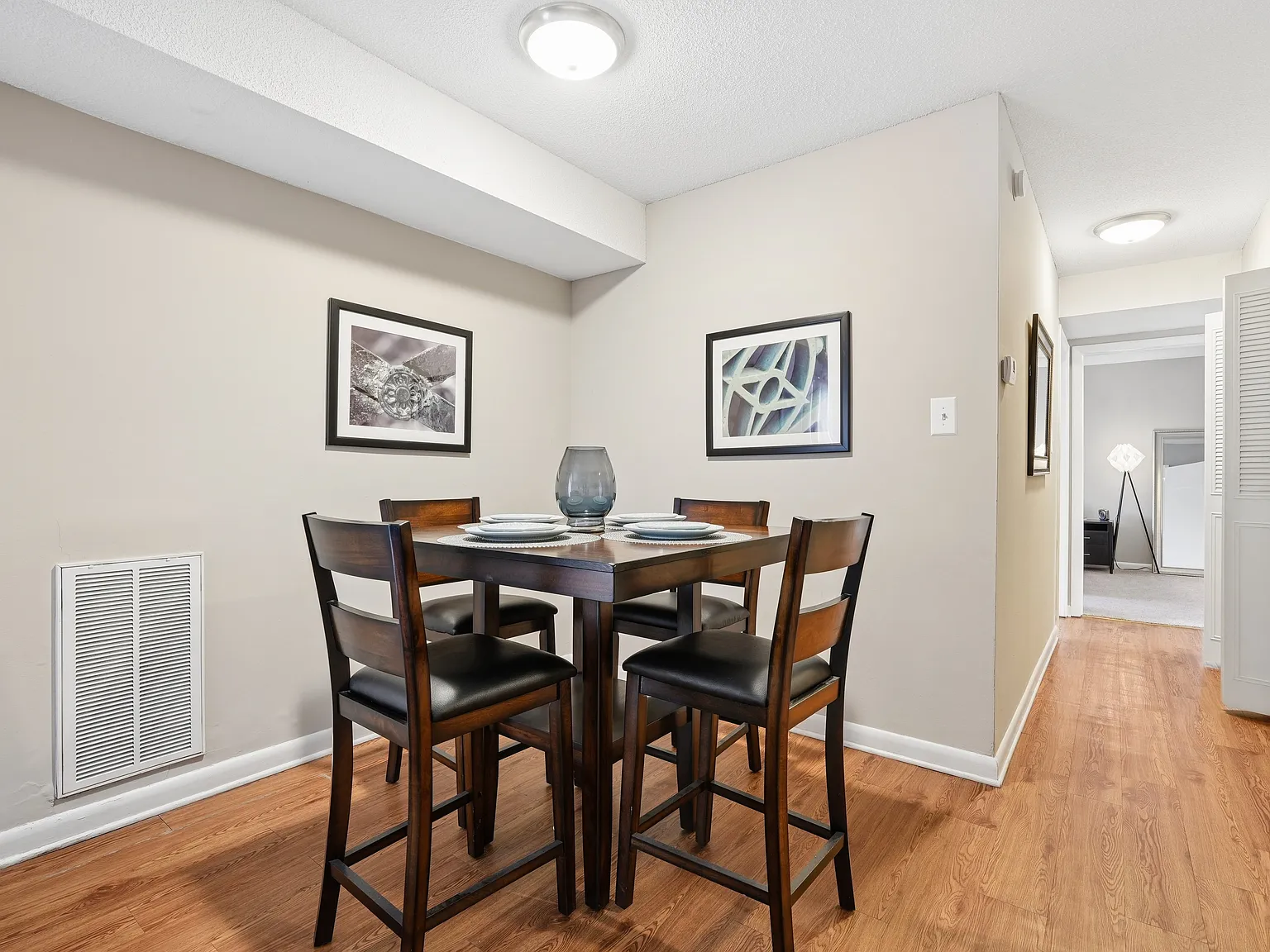 The Palms Apartments — Photo 4
