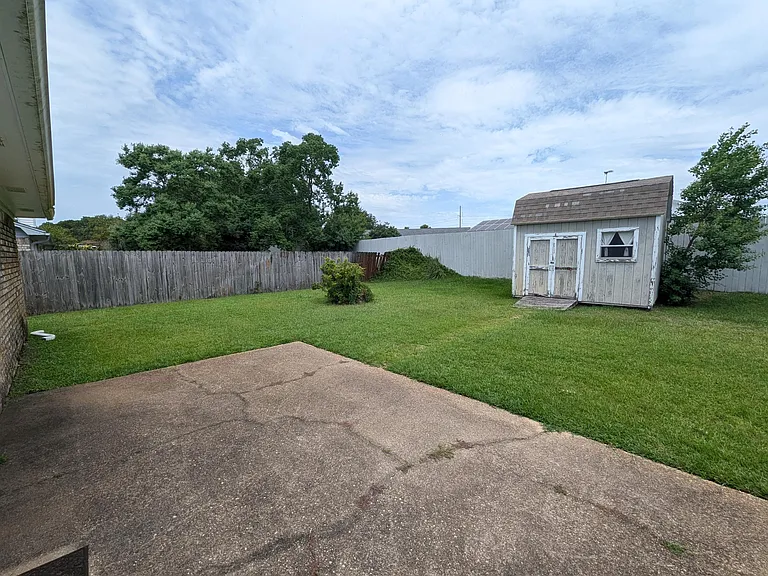 9516 Brentwood Blvd — Photo 20