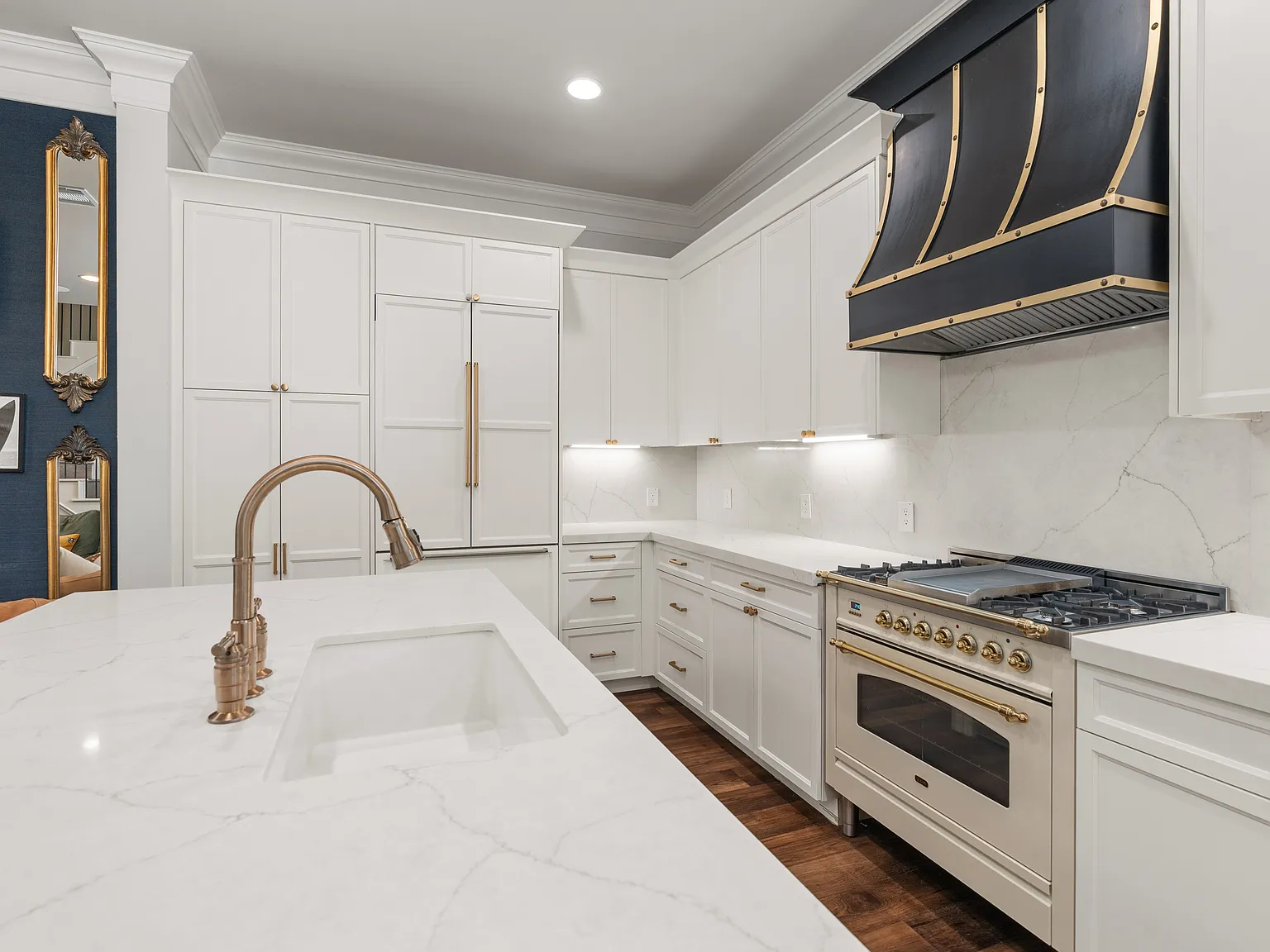 2 bed, 2.5 bath, 1735 sqft, $4,000 — Photo 2